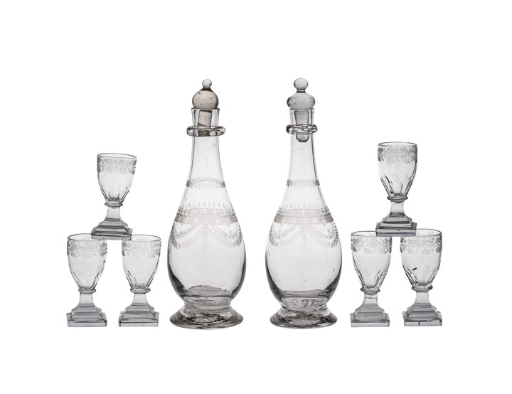 Et par karafler og likørglass