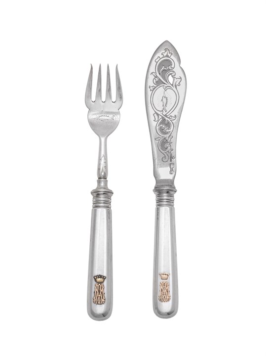 Fiskebestikk med russisk adelsvåpen i gull