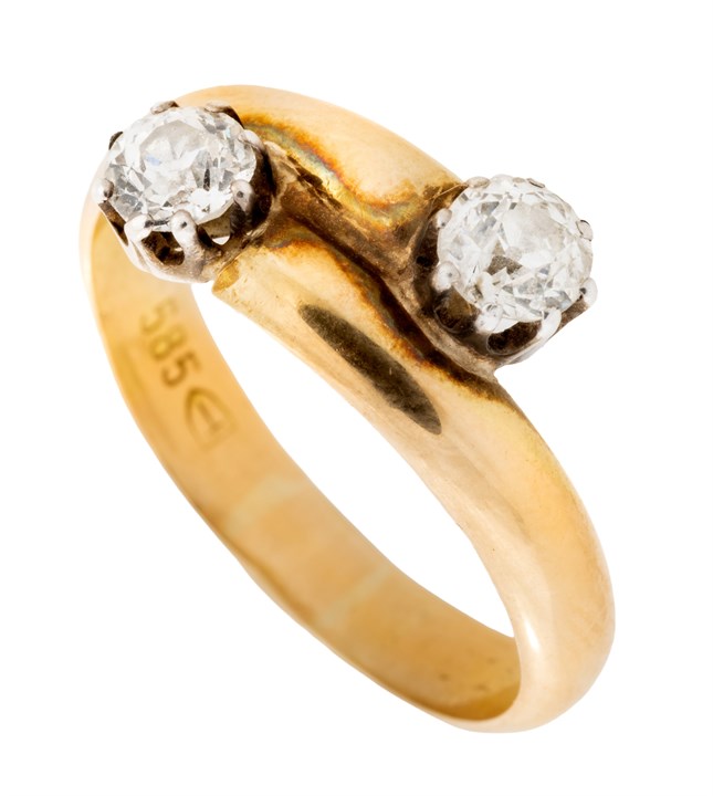 Gullring med to old cut diamanter