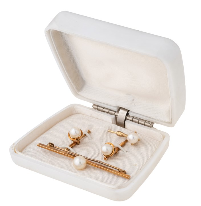 Stangnål, nål og skjorteknapper med perler