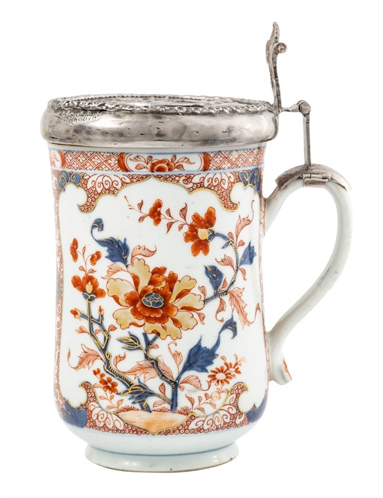 Drikkekanne med sølvlokk