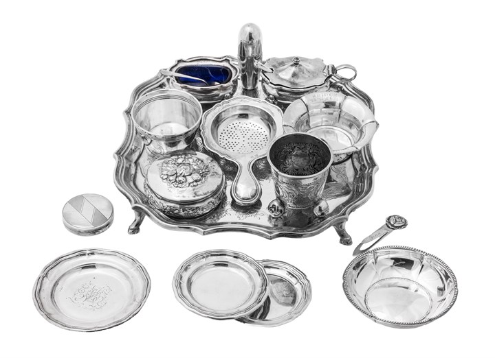 Samling gjenstander i sølv