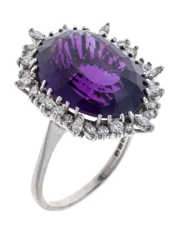 Cocktailring med ametyst og diamanter