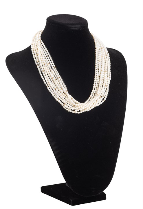 Perlecollier med kultiverte perler og gullperler