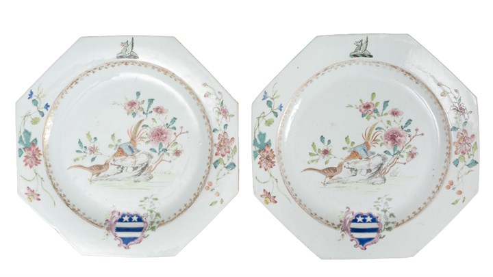 Et par porselens tallerkner