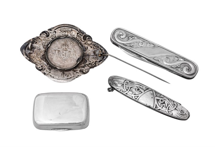 Samling objekter i sølv