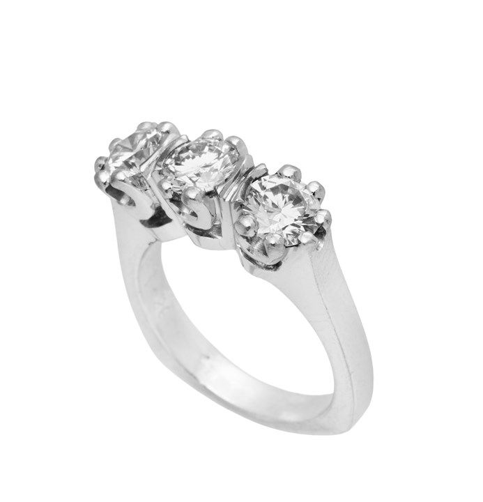 Diamantring med tre stener