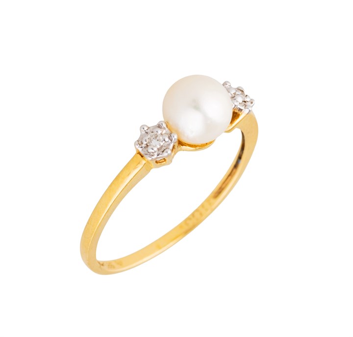 Ring med perle og diamanter