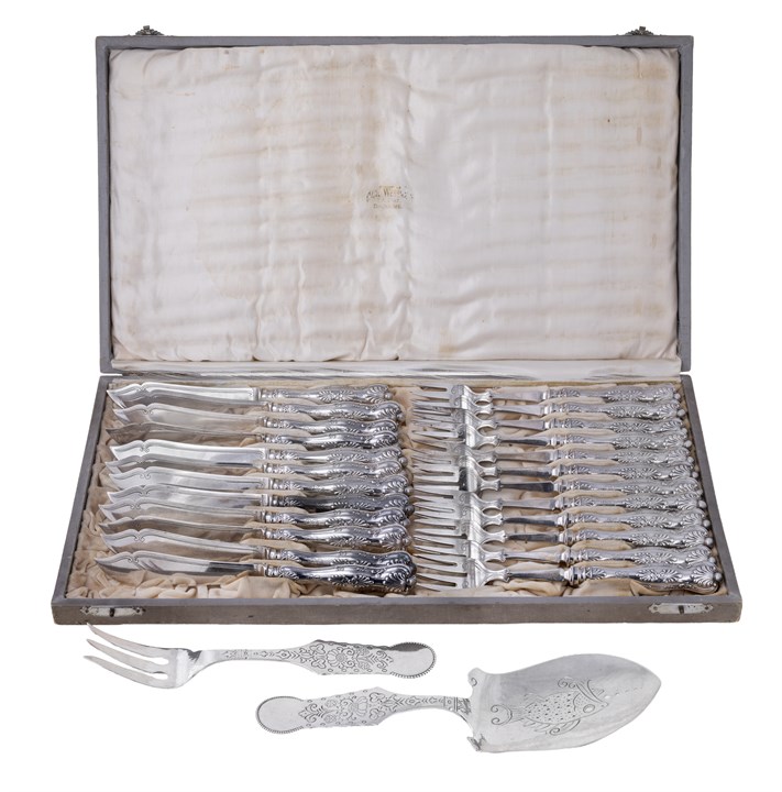 Fiskebestikk med anretningsdeler