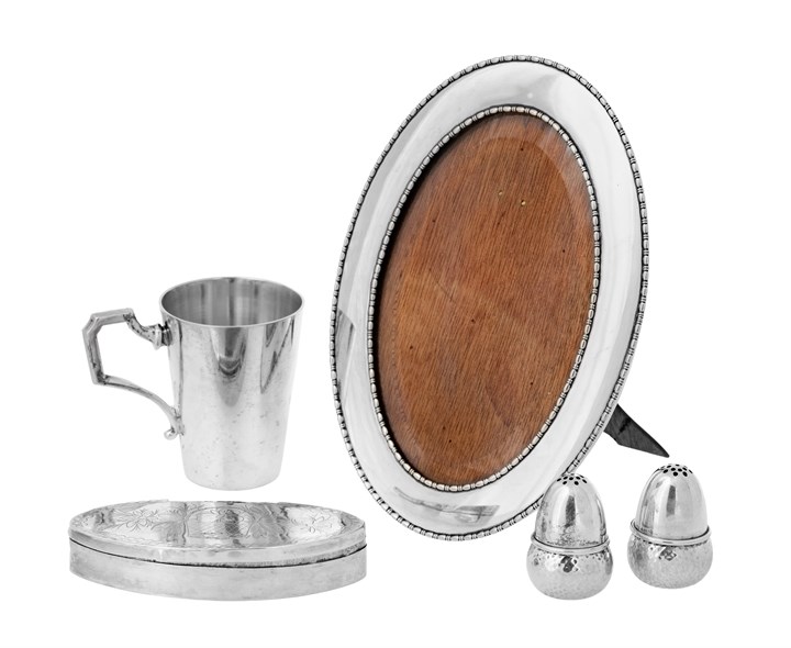 Samling objekter i sølv