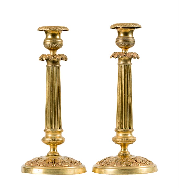 Et par franske empire bronse lysestaker