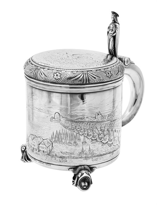 Drikkekanne med motiver fra Bergen