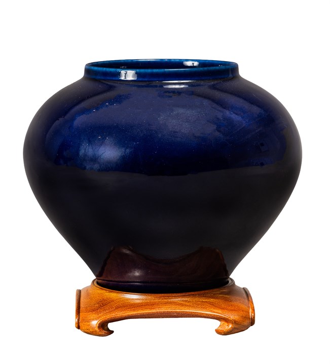 Vase Powder blue, skåret understell i rosentre