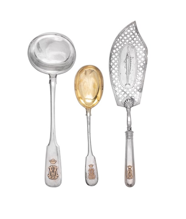 Serveringsdeler med russisk adelsvåpen i gull