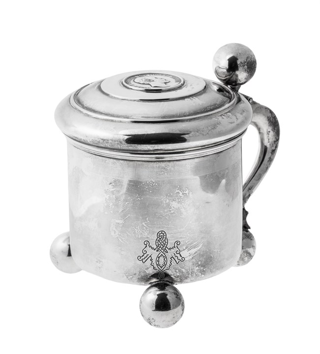 Drikkekrus i sølv T8